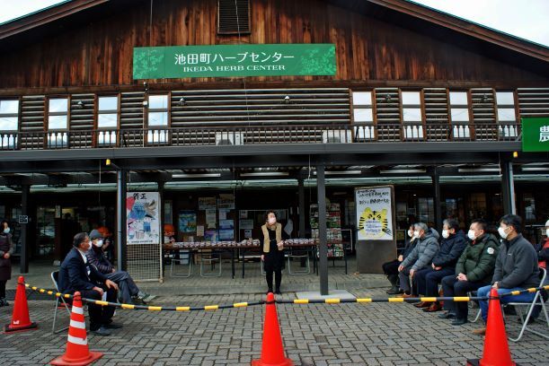 あづみ野池田いきいき食育条例施行記念新春餅配布イベント