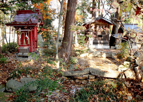 池田八幡神社の裏の池