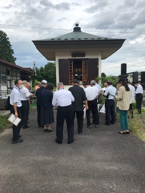 観松院銅像菩薩半跏像収めてある宮殿