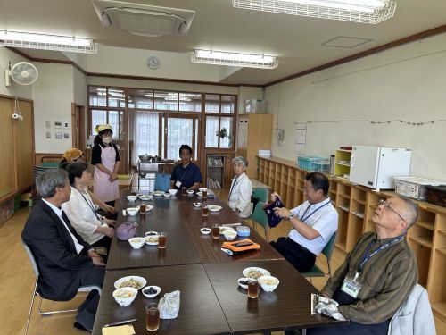池田保育園給食試食の様子