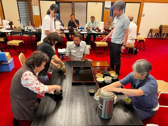 成就院にて昼食